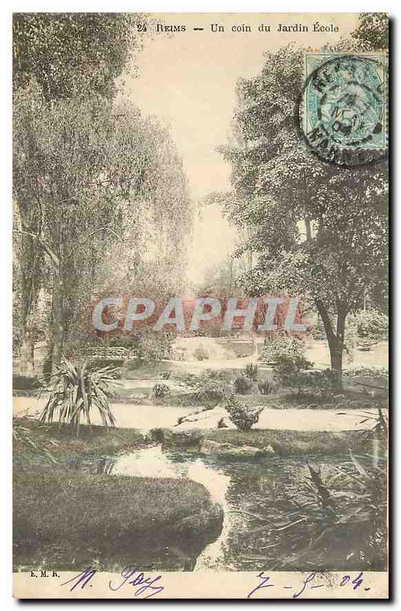 CPA Reims Un coin du Jardin Ecole 