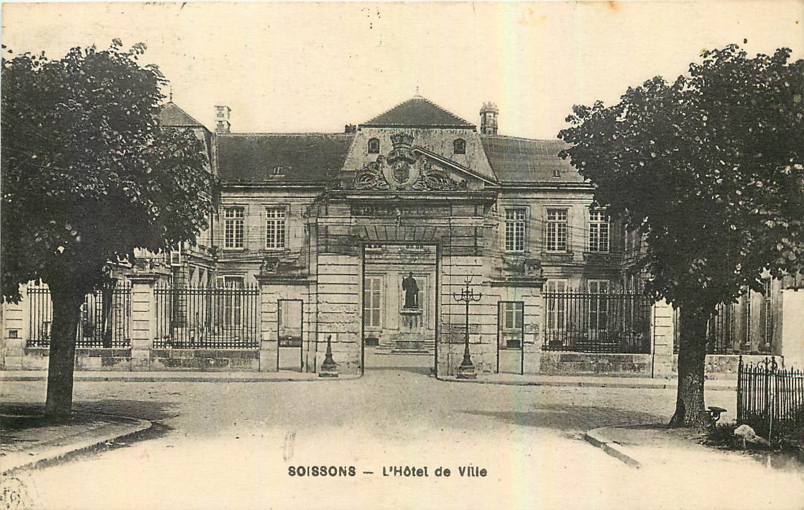 CPA Soissons l'Hotel de Ville 