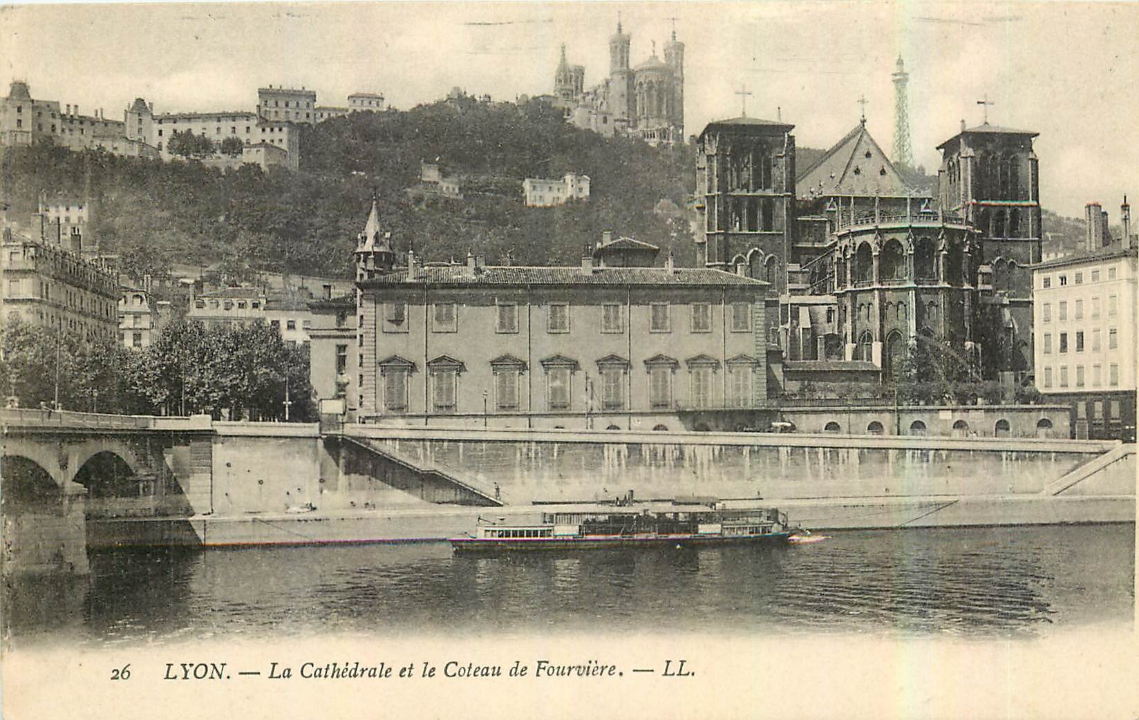 CPA Lyon La Ctahedrale et le Coteau de Fourviere 