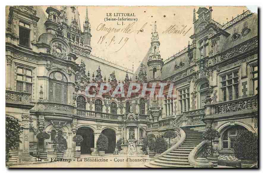 CPA Le Littoral Seine Interieure Fecamp La Benedictine Cour d'honneur 