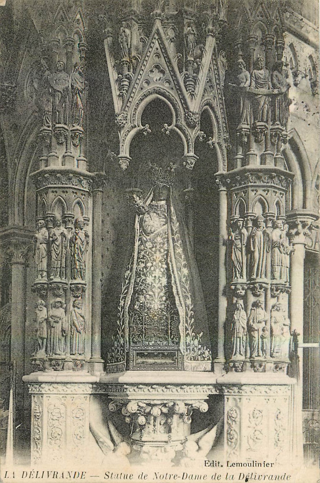 CPA Delivrande Statue de Notre Dame de la Delivrande 