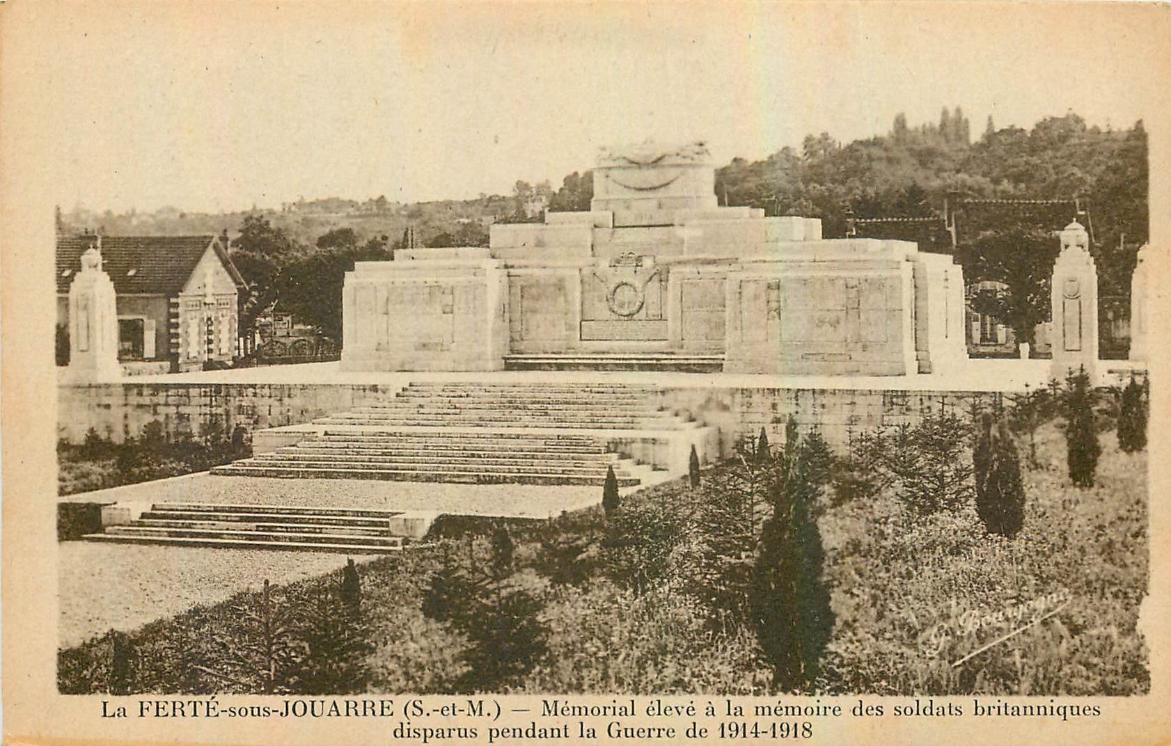 CPA La Ferte sous Jouarre S et M Memorial eleve a la Memoire des soldats britanniques disparus penda