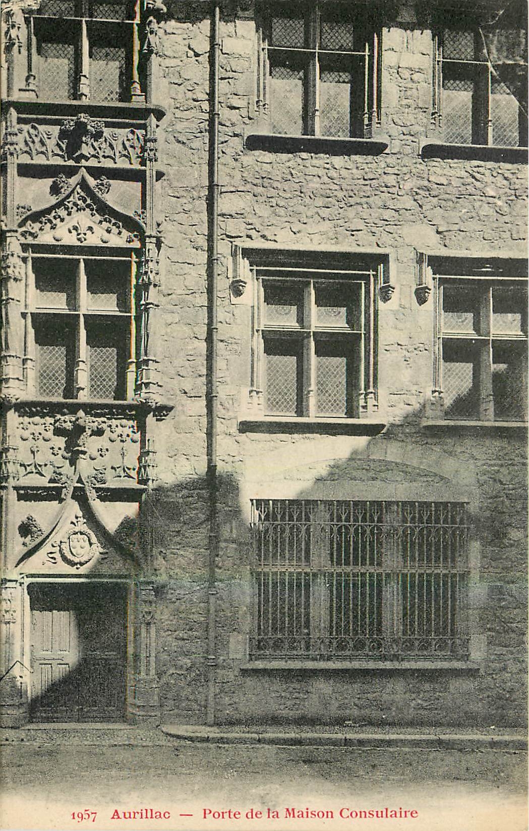 CPA Aurillac Porte de la Maison Consulaire 