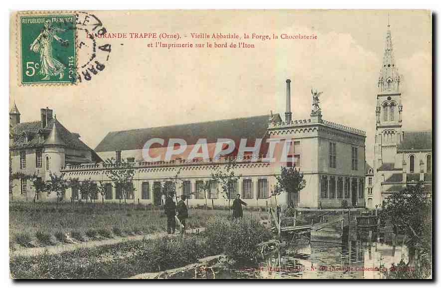 CPA La Grande Trappe Orne Vieille Abbatiale la Forge la Chocolaterie et l'imprimerie sur le bord de