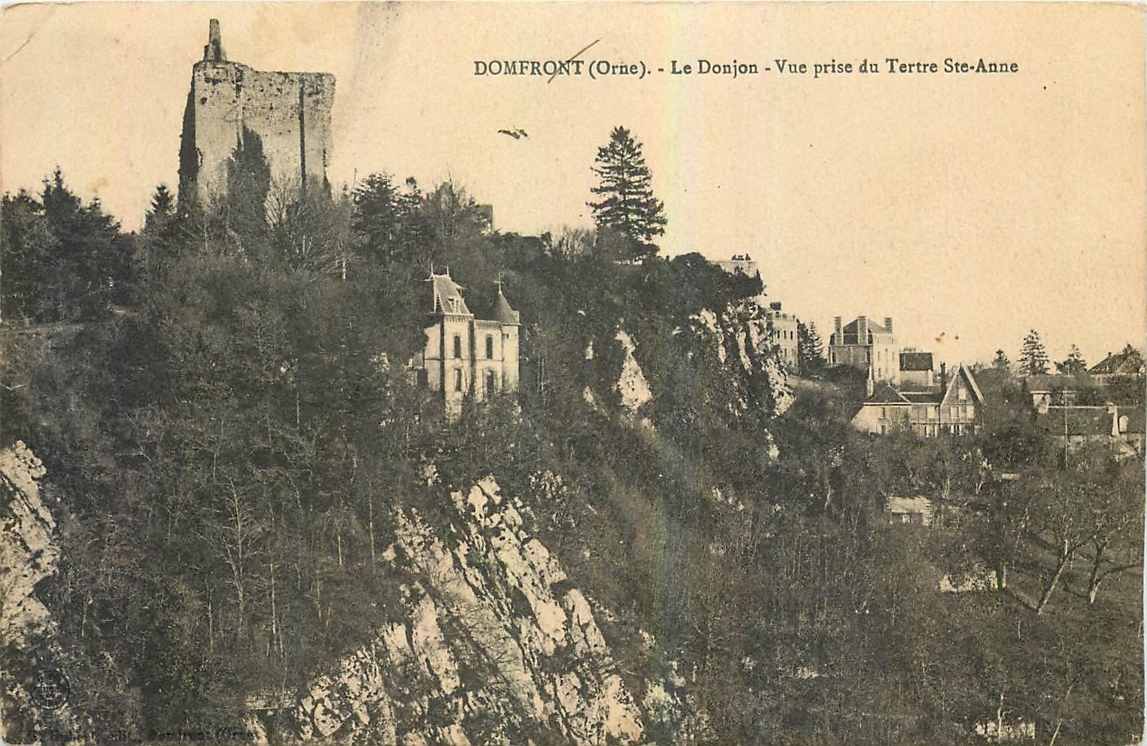 CPA Domfront Orne Le Donjon Vue prise du Tertre Ste Anne 