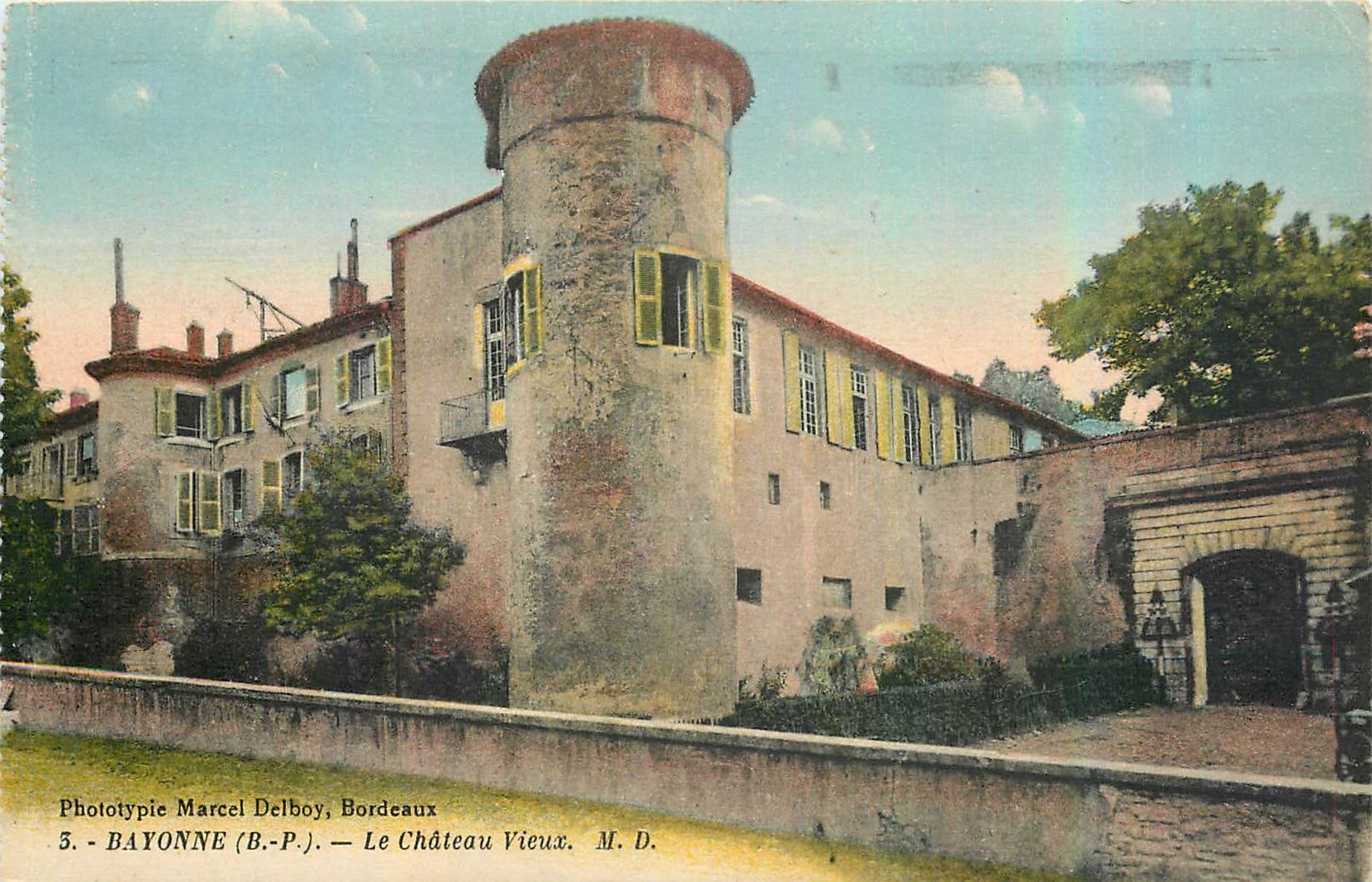 CPA Bayonne B P Le Chateau Vieux 
