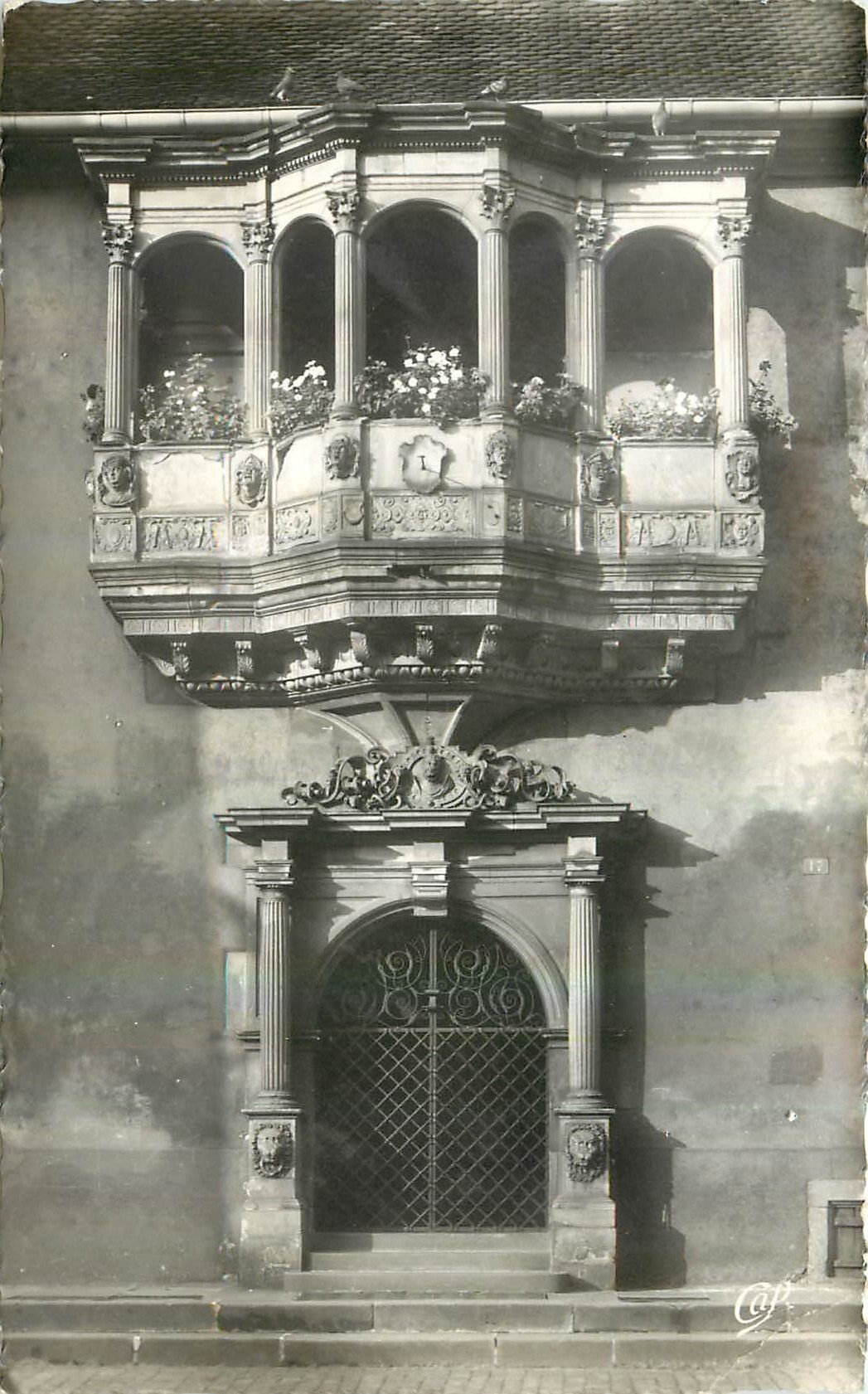 CPA Colmar Place de L'Eglise Loggid du XVI siecle 