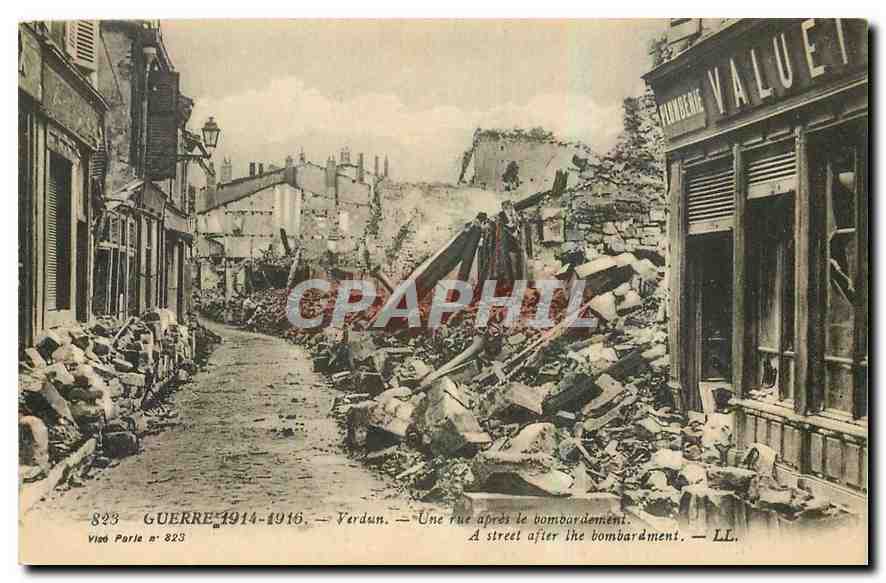 CPA Guerre 1914-1916 Verdun Une rue apres le bombardement 