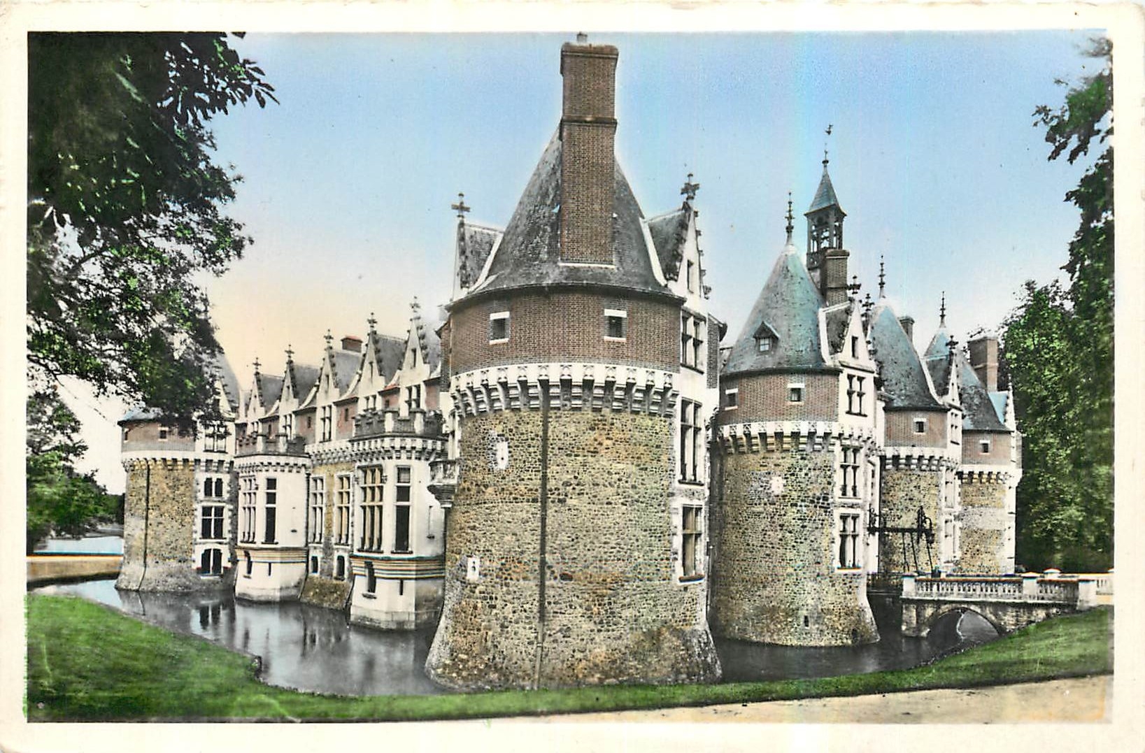 CPA Bonnetable Sarthe Le Chateau Vue d'ensemble 