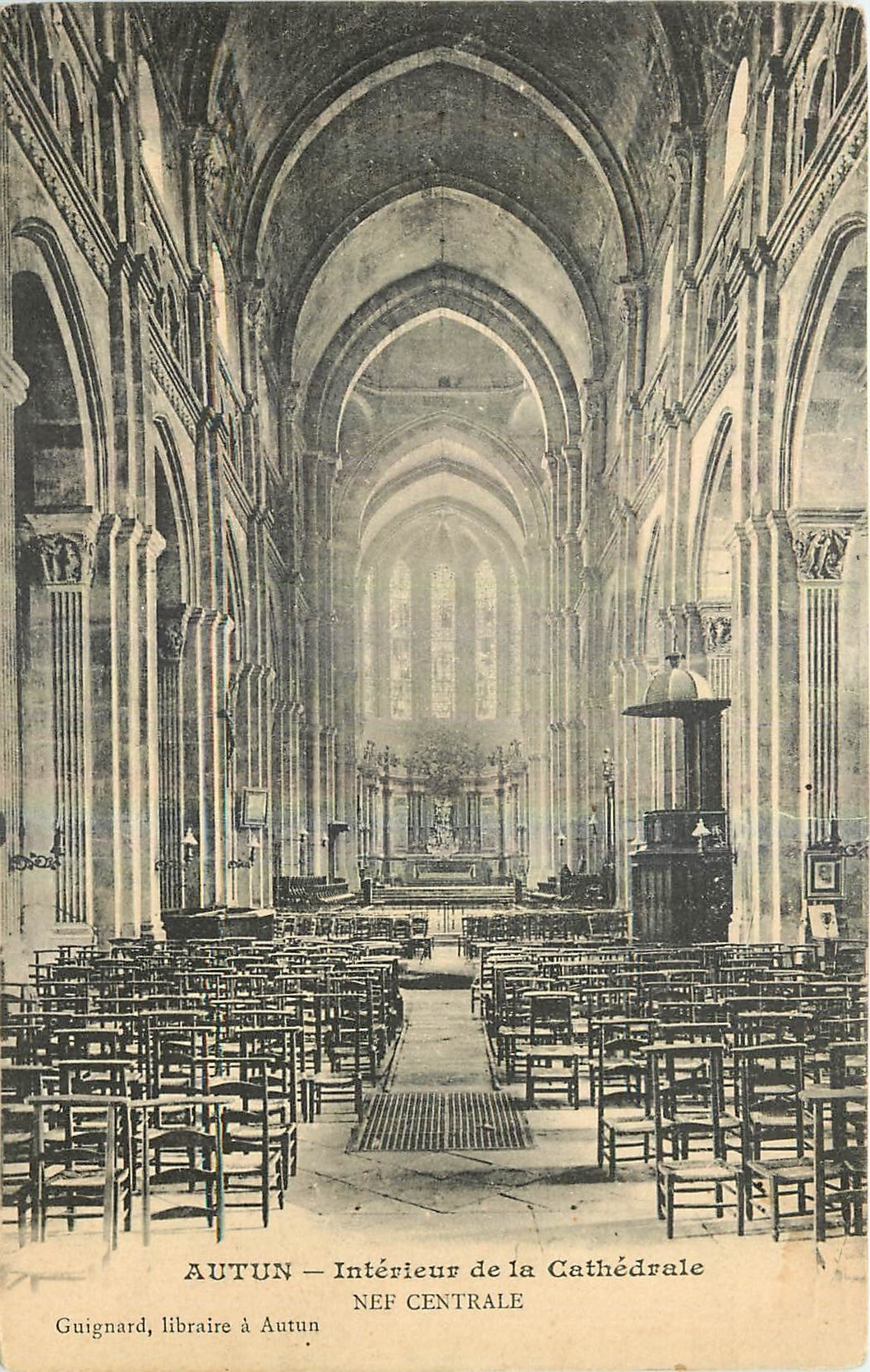 CPA Autun Interieur de la Cathedrale Nef centrale 