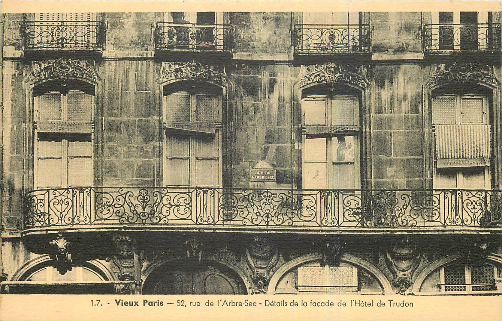 CPA Vieux Paris rue de l'Arbre Sec Details de la Facade de l'Hotel de Trudon 