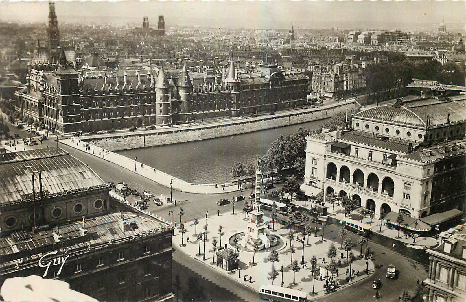 CPA Paris et ses Merveilles Panorama sur la Place du Chatelet et la Conciergerie 