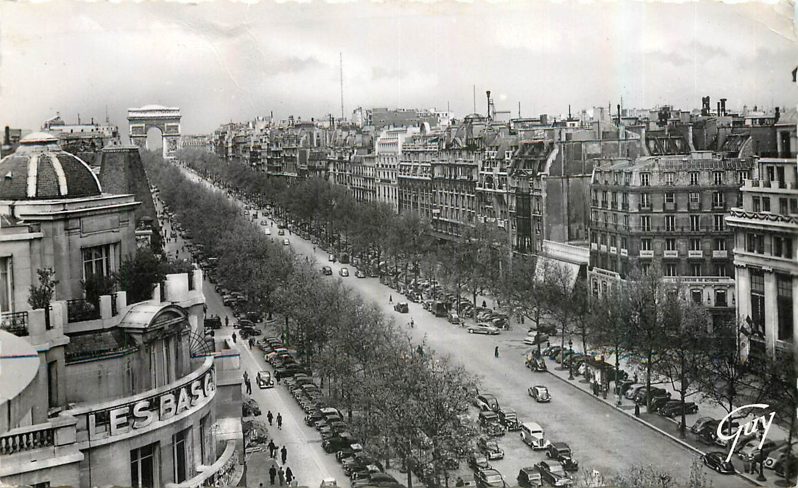 CPA Paris et ses Merveilles Vue generale de l'Avenue des Champs Elysees et l'Arc de Triomphe de l'Et