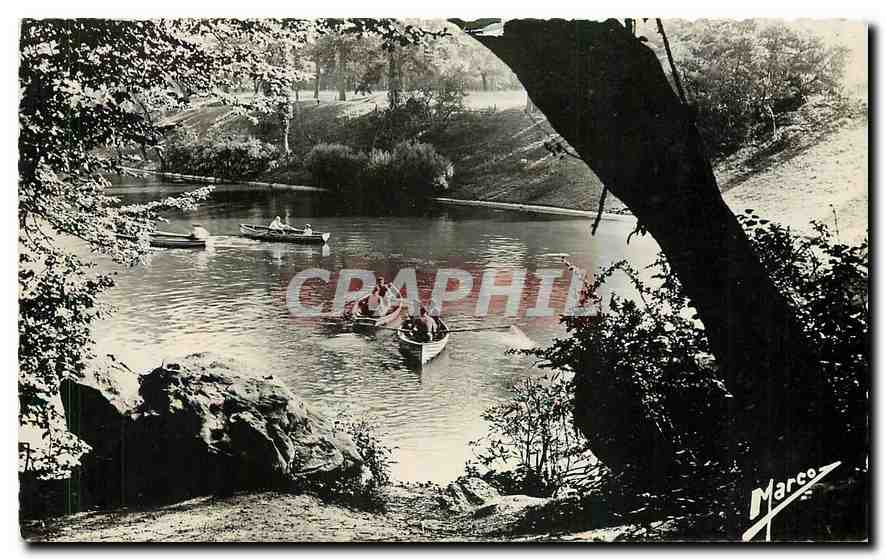 CPA Nos Loisirs au Lac Le Bois de Boulogne Pres de la Cascade du Lac Inferieur 