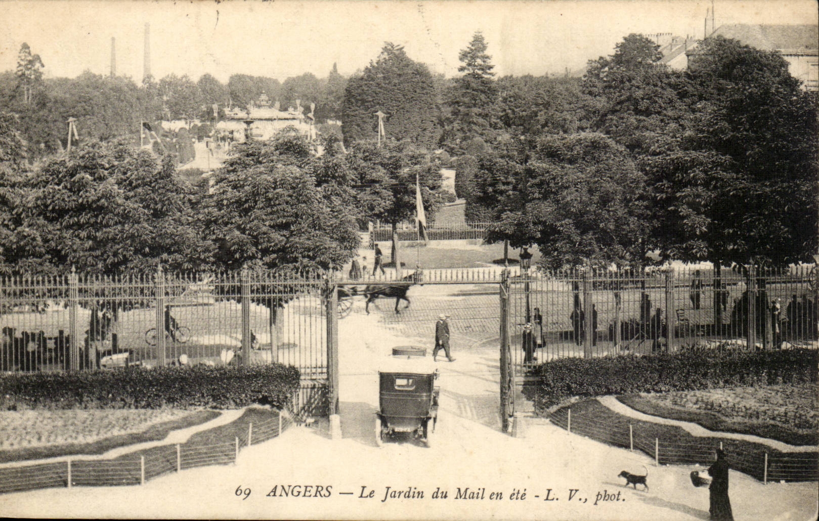 Angers CPA La jardin du Mail en ete