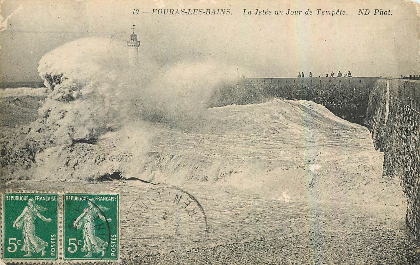 CPA Fouras les Bains la Jetee un jour de Tempete Phare