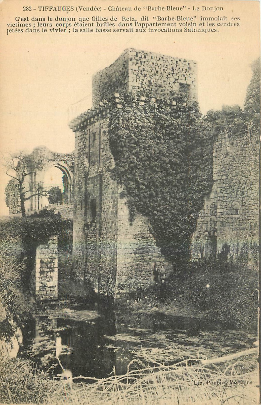 CPA Tiffauges Vendee Chateau de Barbe Bleue Le Donjon 
