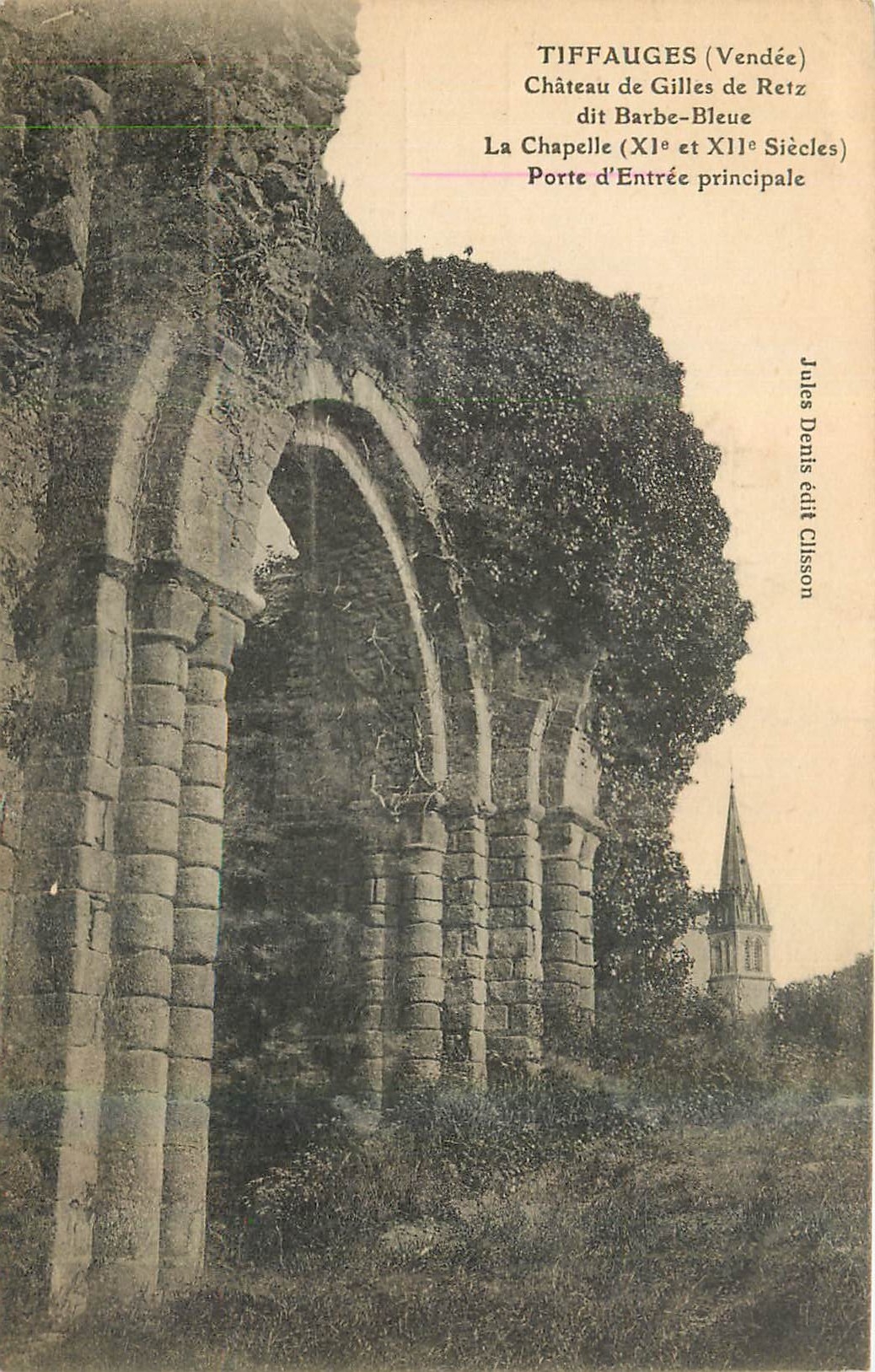 CPA Tiffauges Vendee Le Chateau de Gilles de Retz dit Barbe Bleue La Chapelle Porte d'entree princip
