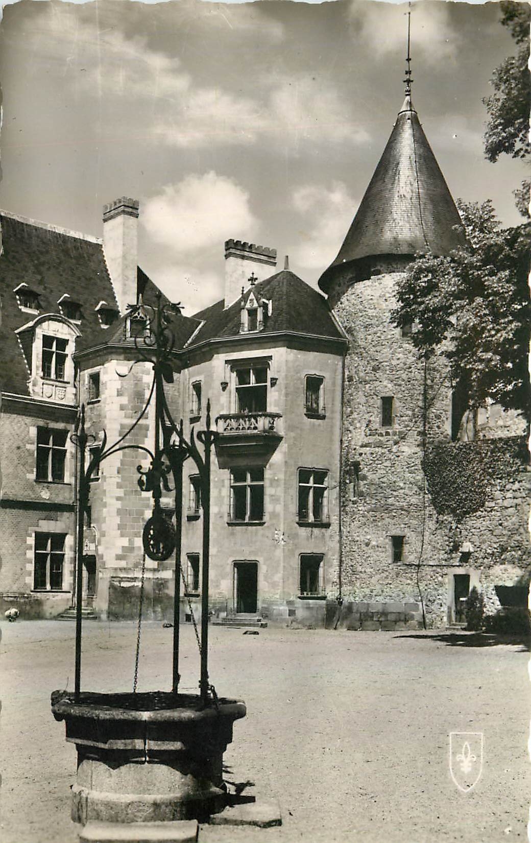 CPA Lapalisse Allier Cour d'Honneur du Chateau 