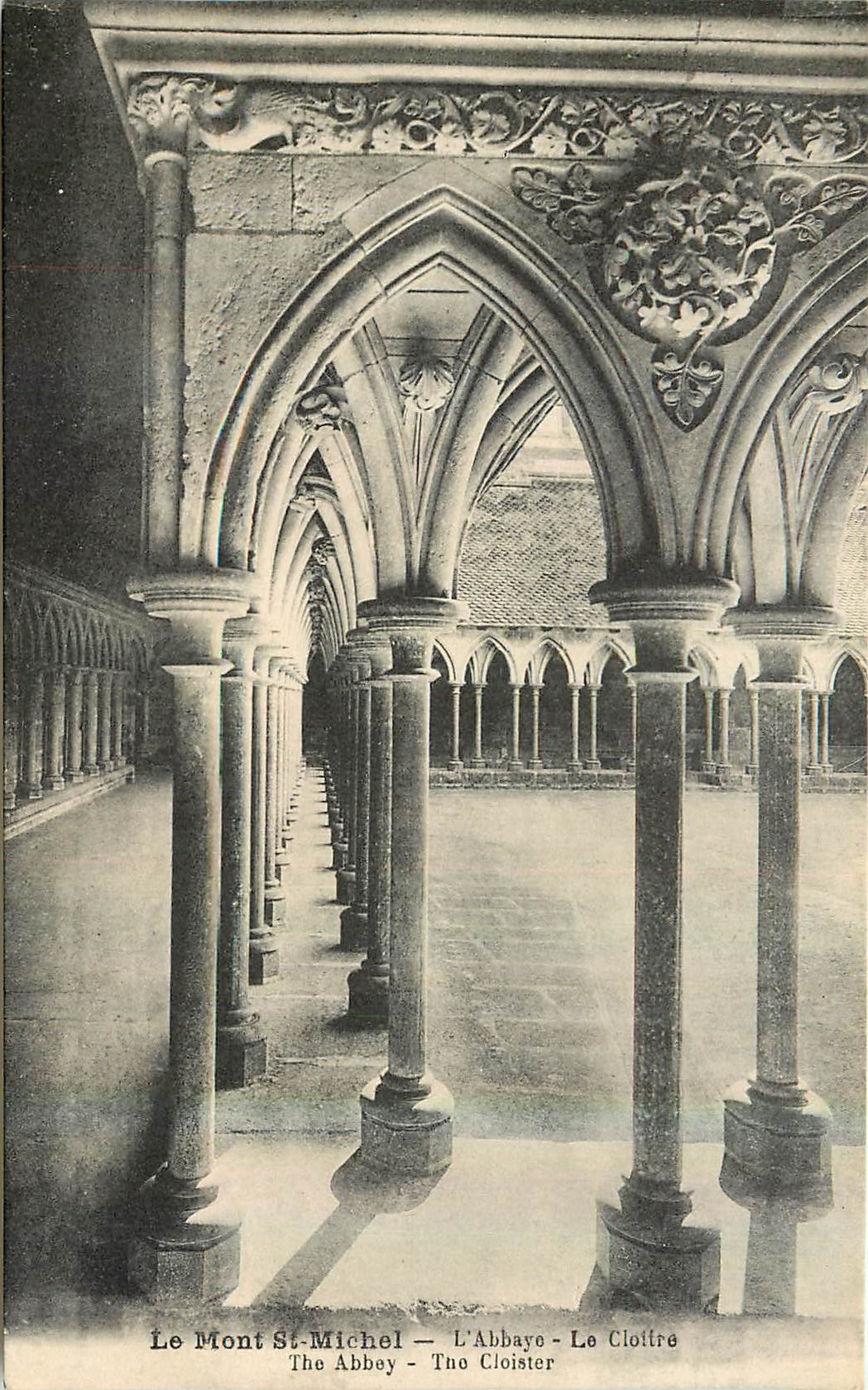 CPA Le Mont St Michel L'Abbaye Le Cloitre 