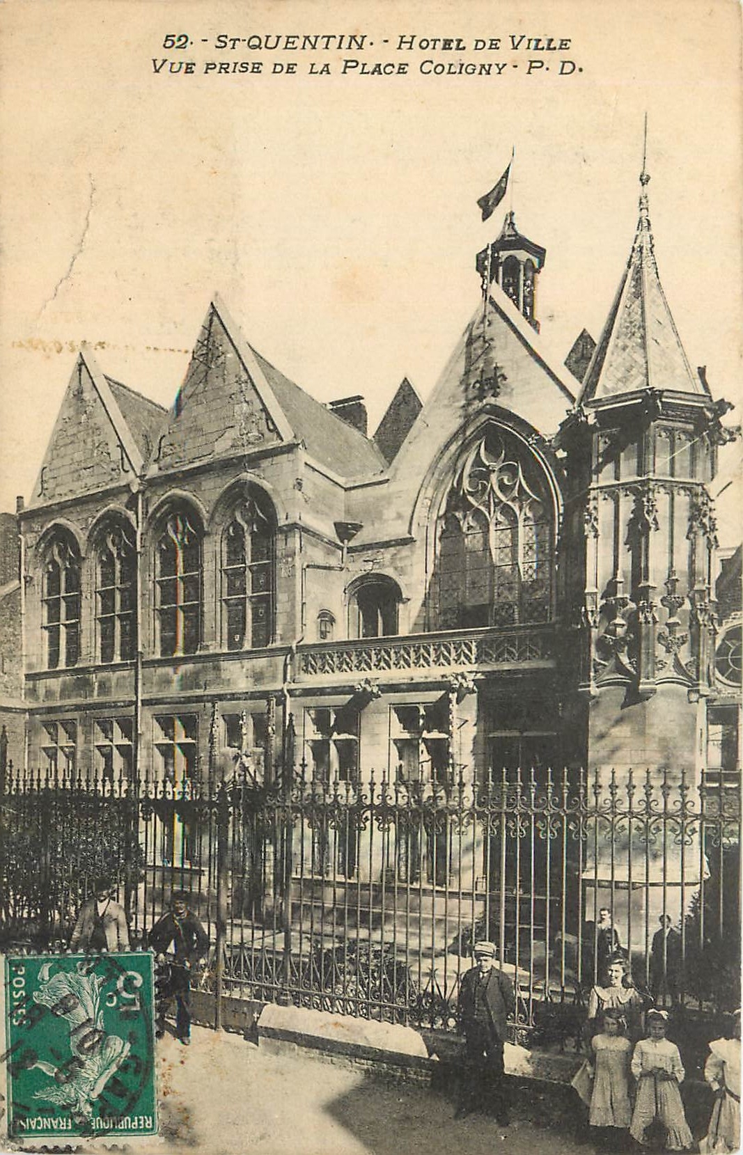 CPA St Quentin Hotel de Ville Vue prise de la Place Coligny 