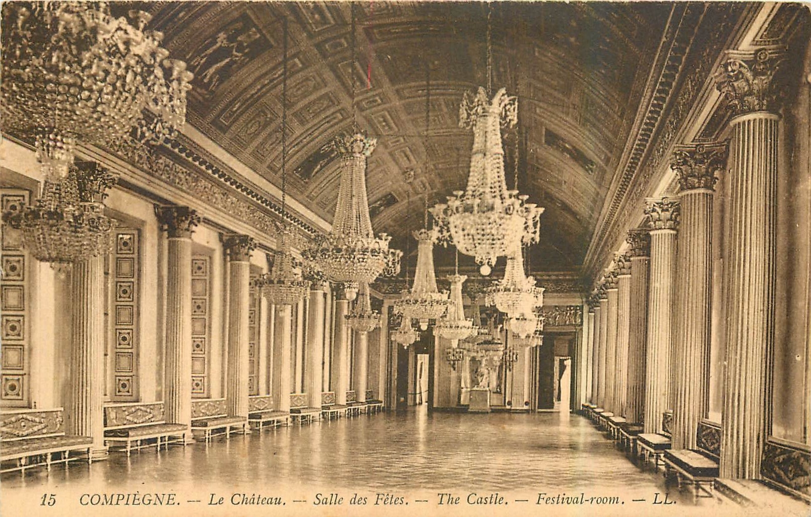CPA Compiegne Le Chateau Salle des Fetes 
