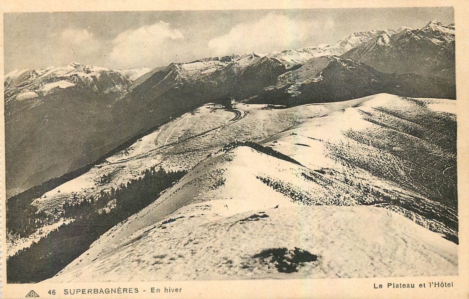 CPA Superbagneres en hiver Le Plateau et l'Hotel 