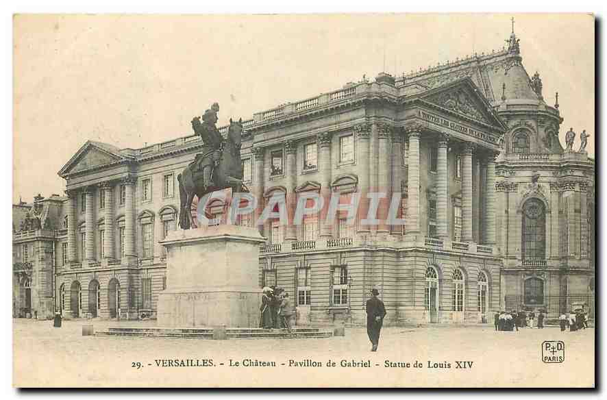 CPA Versailles Le Chateau Pavillon de Gabriel Statue de Louis XIV 
