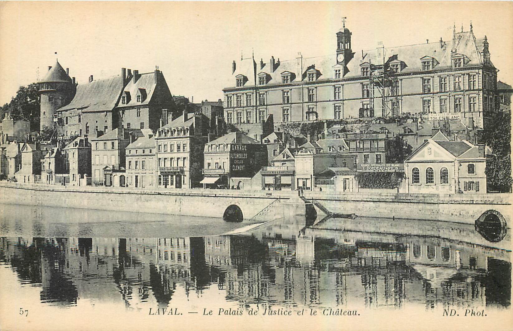 CPA Laval Le Palais de Justice et le Chateau 