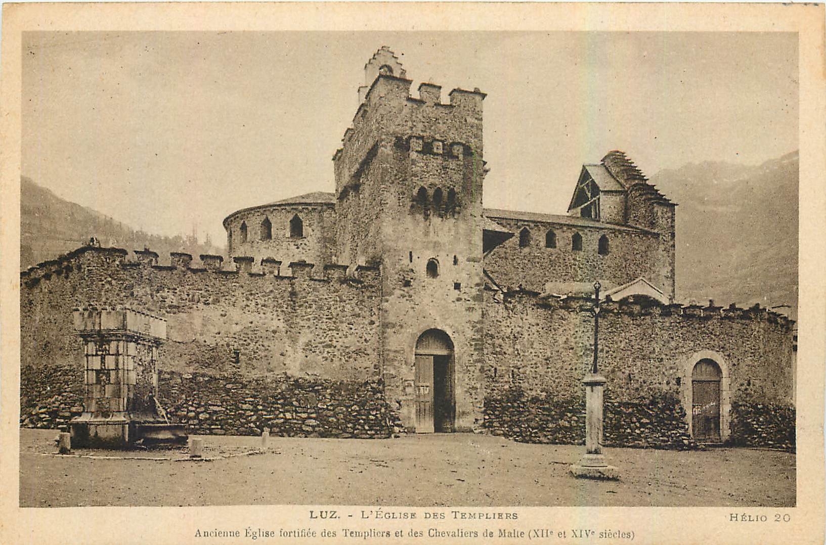 CPA Luz L'Eglise des Templiers 