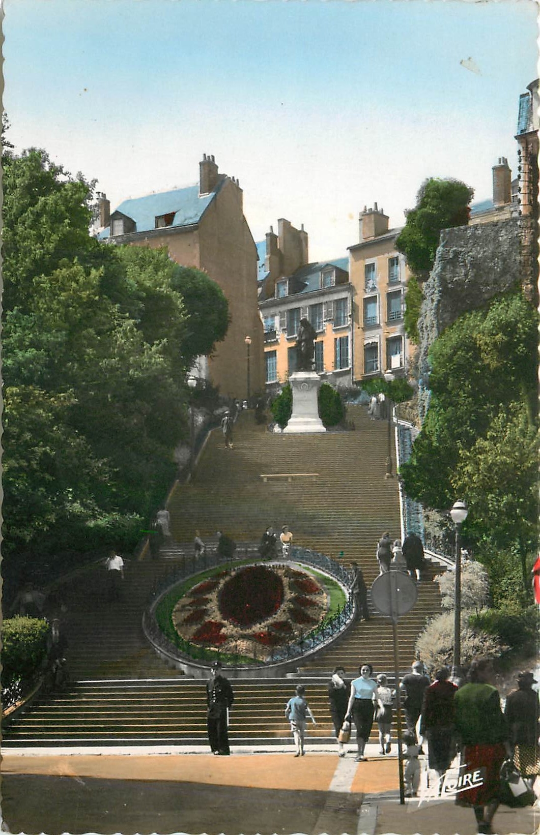 L'escalier et la statue de Denis Papin — Blois (Loir-et-Cher) — Éditions Valoire