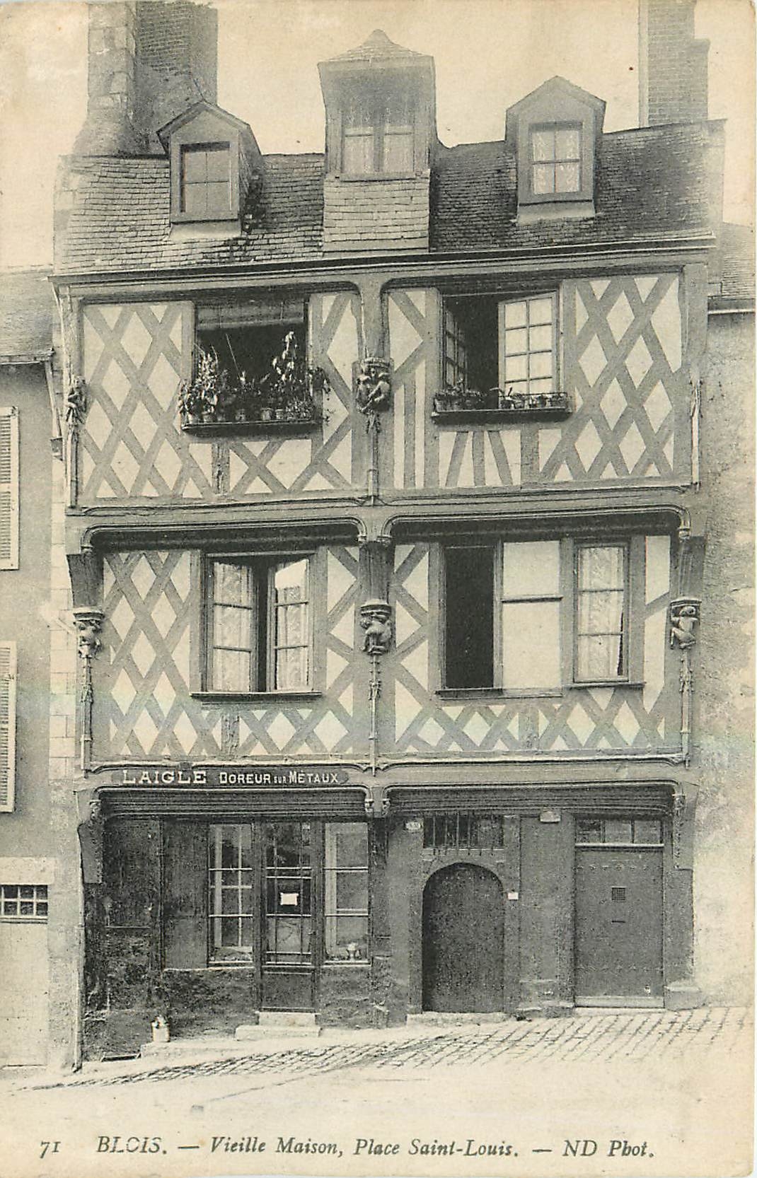 Vieille Maison, Place Saint-Louis — Blois — ND Phot.