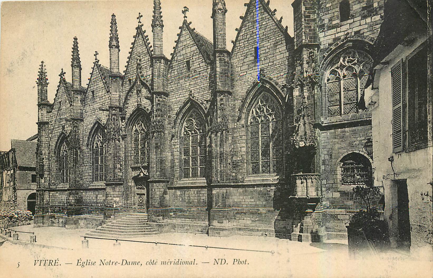 VITRÉ — Église Notre-Dame, côté méridional — ND. Phot.