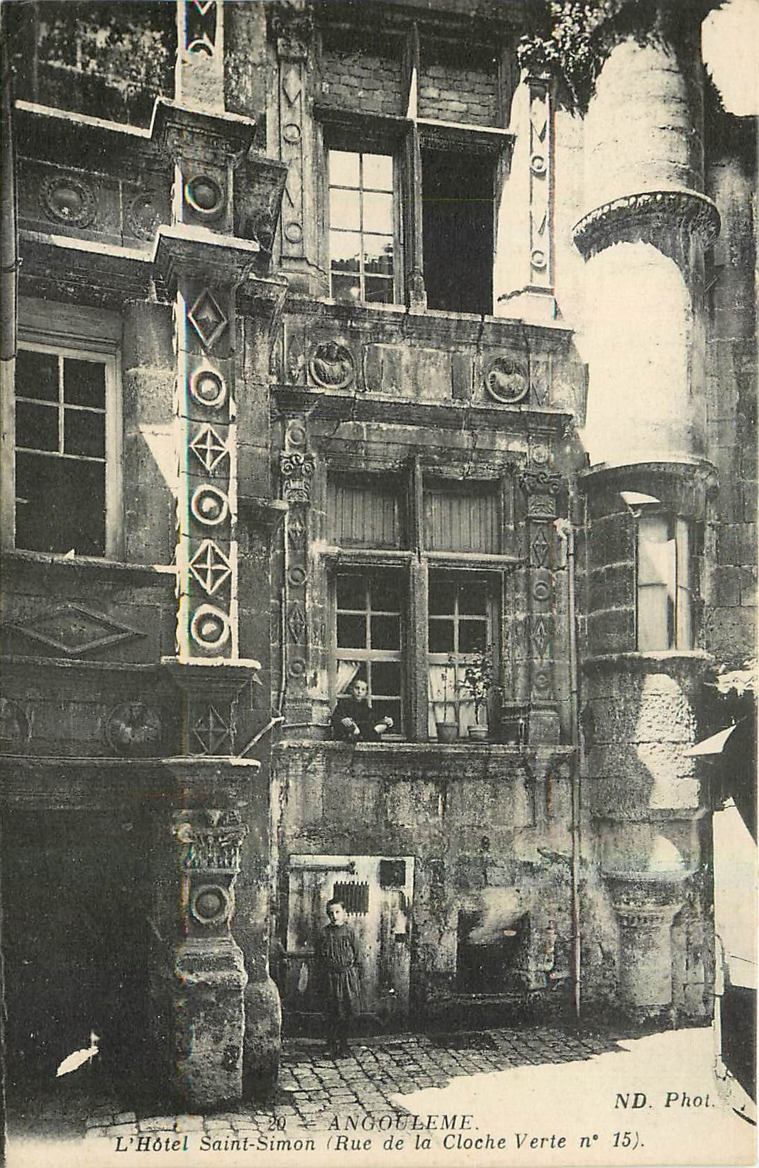 CPA Angouleme l'Hotel Saint Simon Rue de la Cloche 