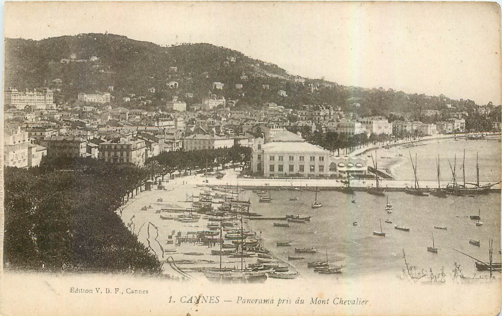 CPA Cannes Panorama pris du Mont Chevalier 