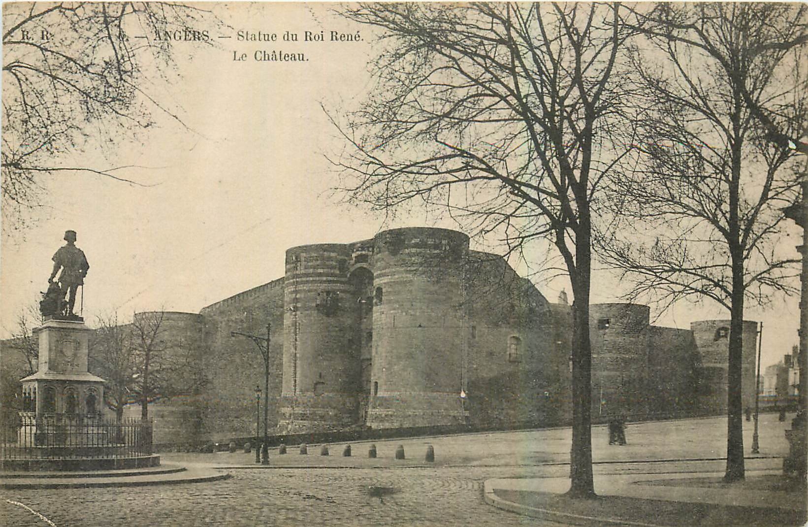 CPA Angers Statue du Roi Rene Le Chateau 