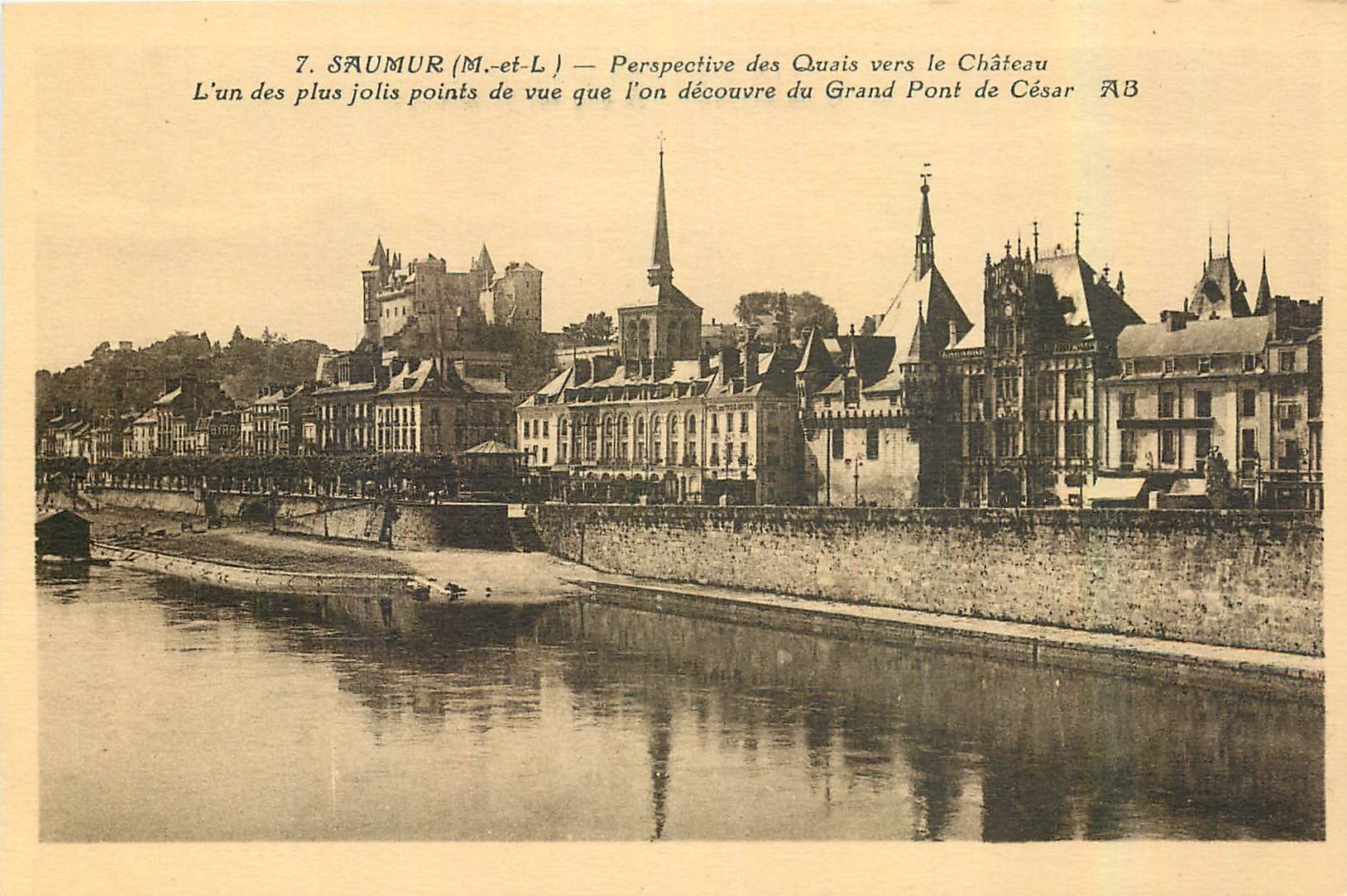 CPA Saumur M et L Perspective des Quais vers le Chateau 