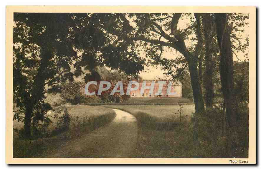 CPA La Bourgonniere Le Chateau pris du cote de l'arrivee 
