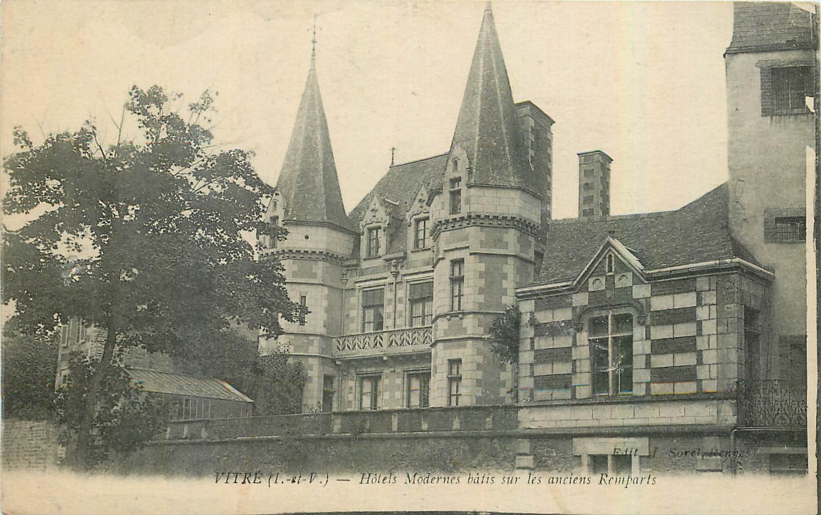 VITRÉ (Ille-et-Vilaine) — Hôtels Modernes bâtis sur les anciens Remparts — Édit. J. Sorel, Rennes