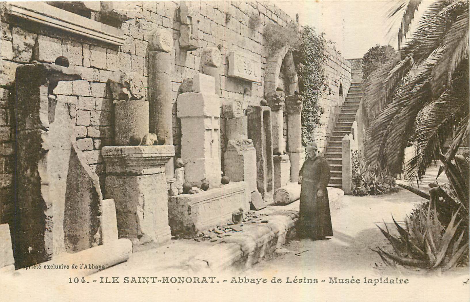 CPA Ile Saint Honorat Abbaye de Lerins Musee lapidaire 