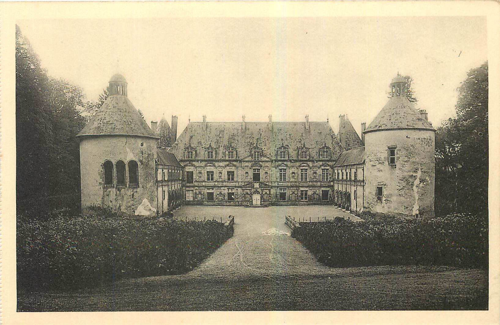 CPA Chateau de Bussy Rabutin Cour d'Honneur 