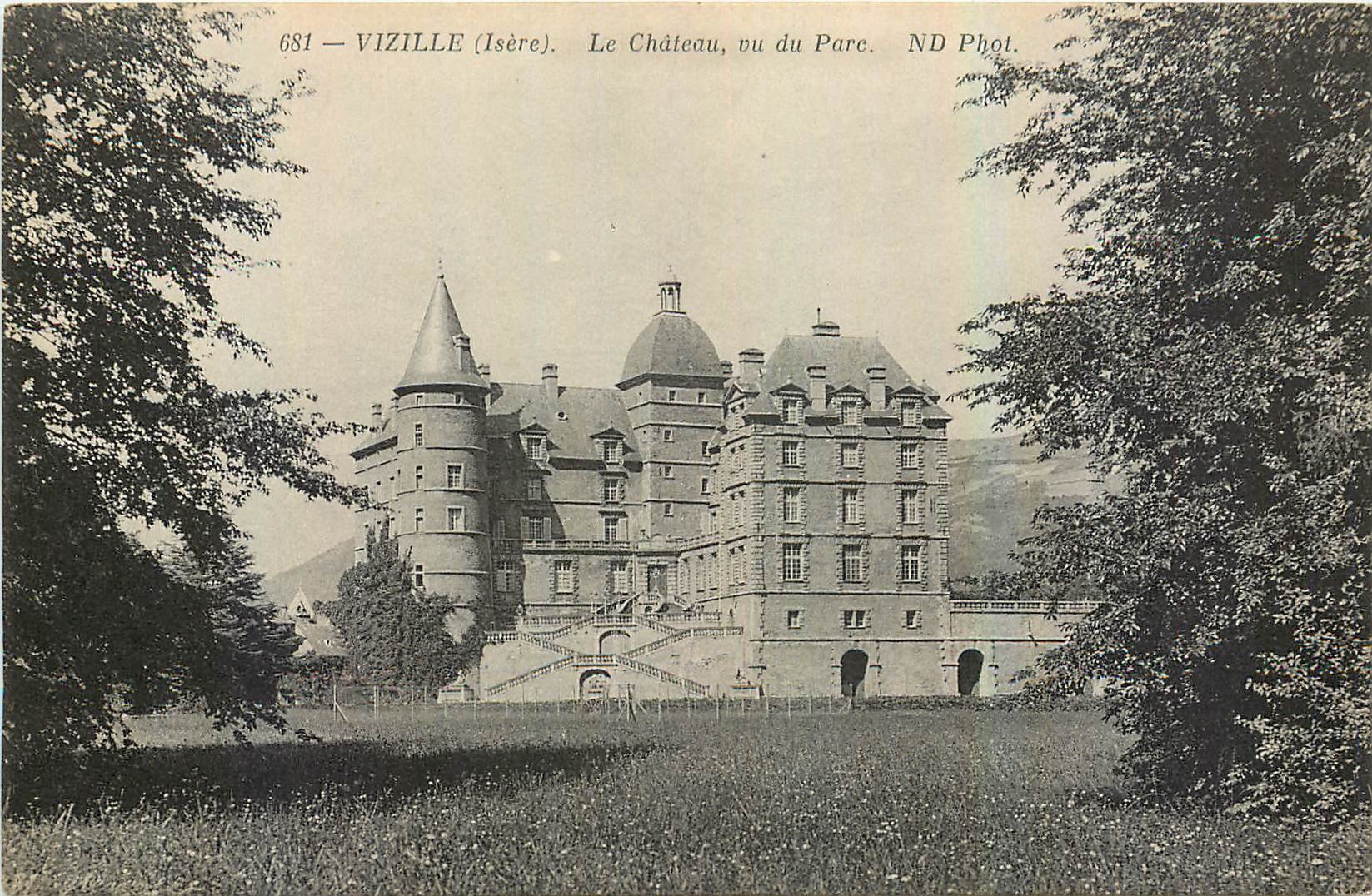 CPA Vizille Isere Le Chateau vu du Parc 