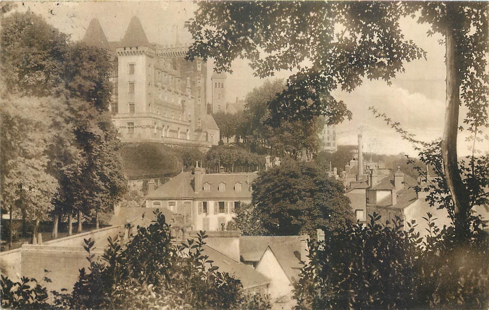 Château de Châteaubriant — vue panoramique — Carte Postale de Luxe
