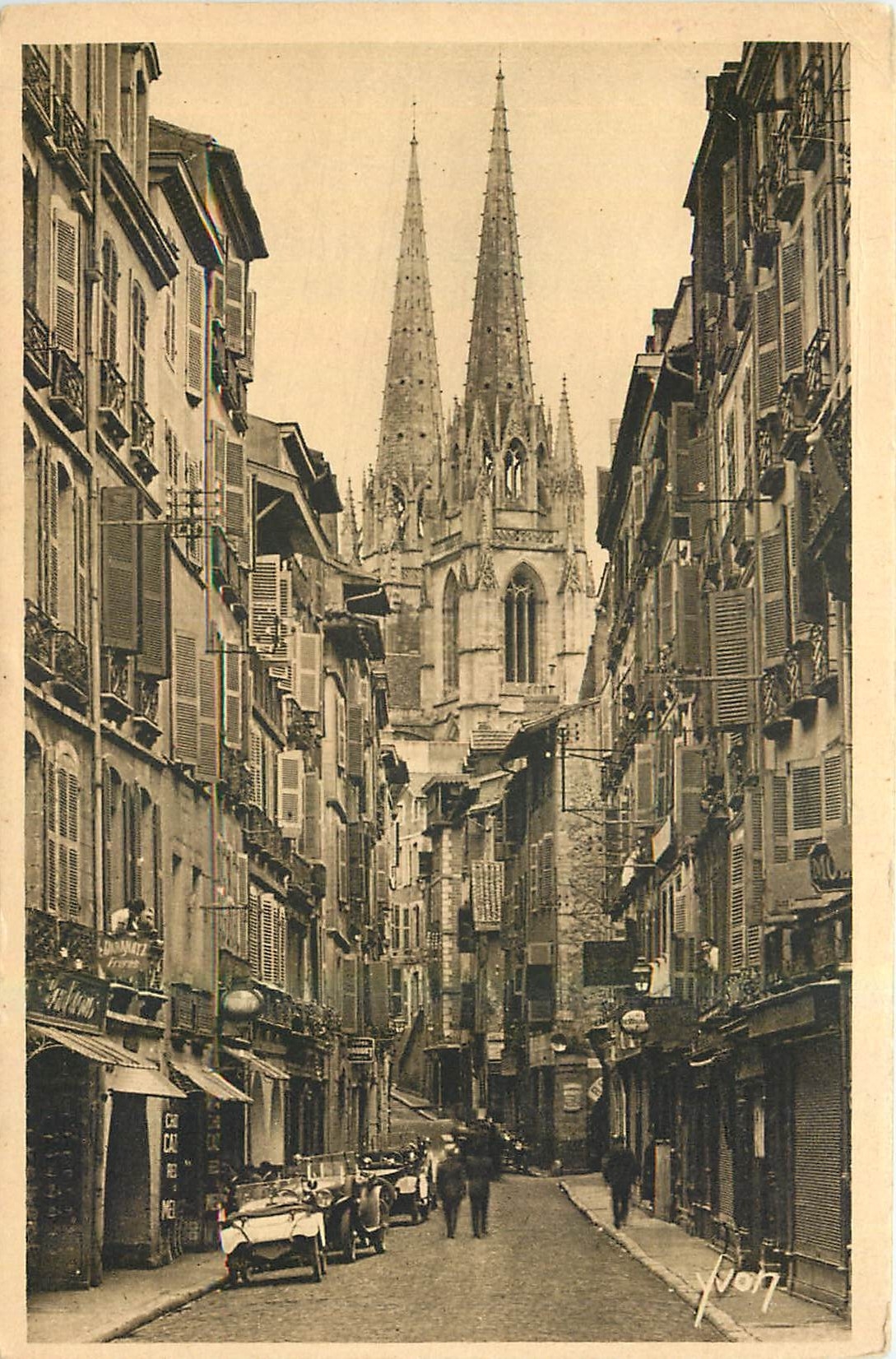 CPA Cote Basque Bayonne Basses Pyrenes Rue de Port Neuf 