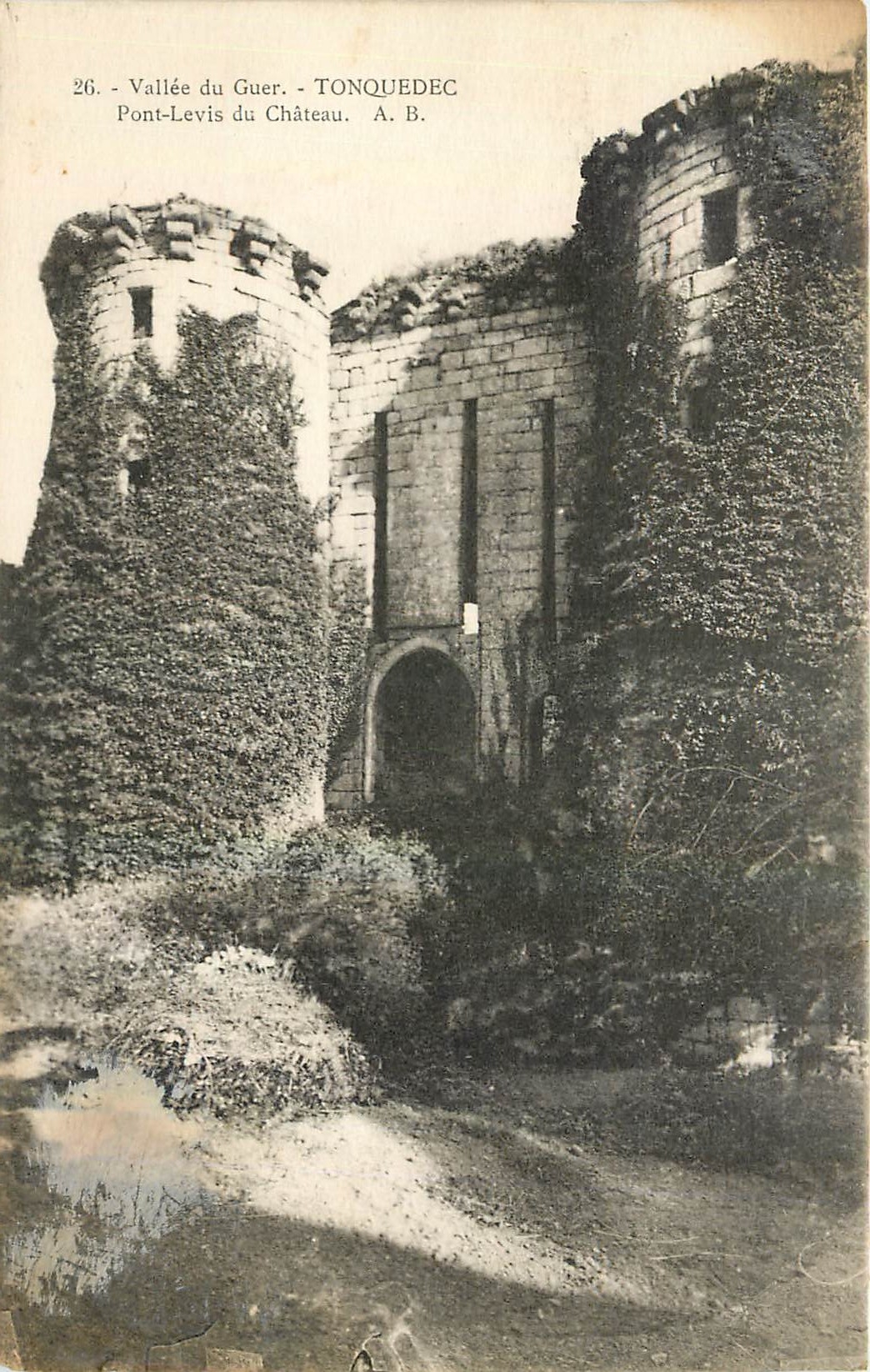 CPA Vallee du Guer Tonquedec Pont Levis du Chateau 