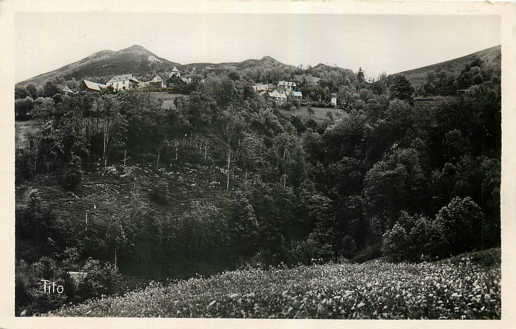 CPA Vallee du Louron Montee au Col de Peyresourde Le Village de Mont 