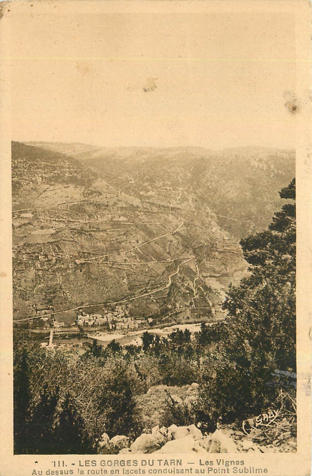 CPA Les Gorges du Tarn Les Vignes au dessus la route en lacets conduisant au Point Sublime 