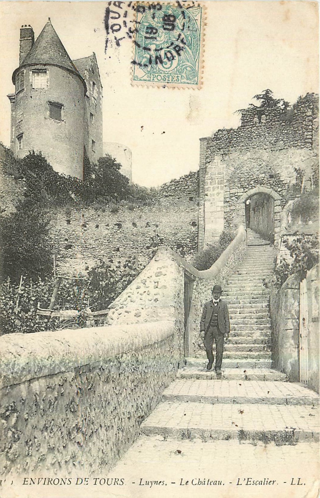 CPA Environs de Tours Luynes Le Chateau L'Escalier 