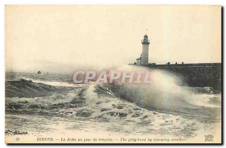 CPA Dieppe La Jetee un jour de tempete Phare