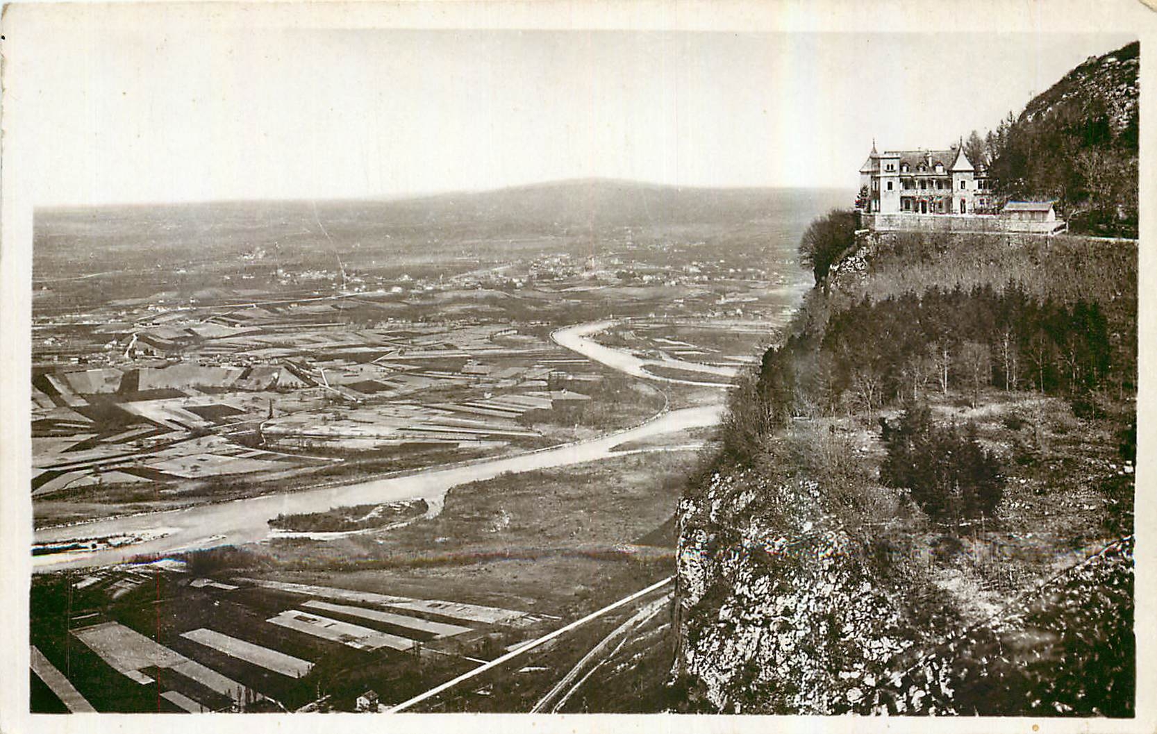 CPA La Savoie Le Chateau de Monnetier et la Vallee d'Arve 